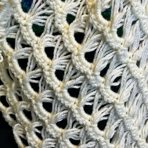 Shawl Broomstick lace crocheted by seller 100% Acrylic handmade blanket shawl - Picture 4 of 9